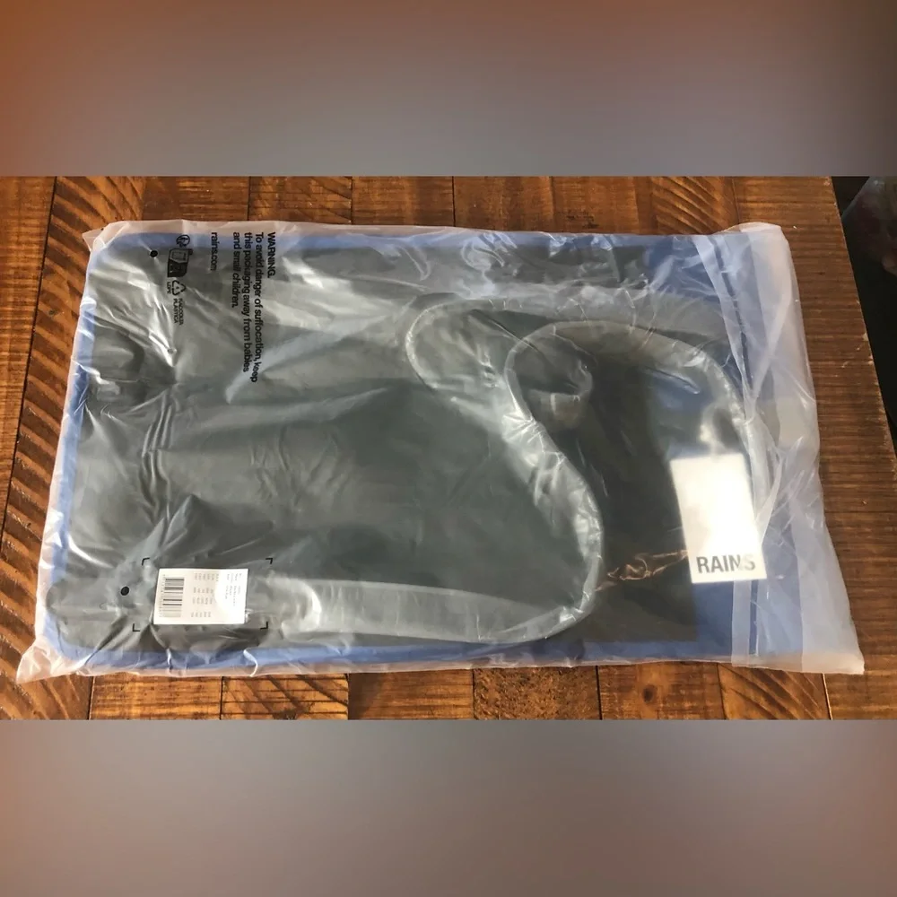 NWT Rains Backpack in Waves Blue